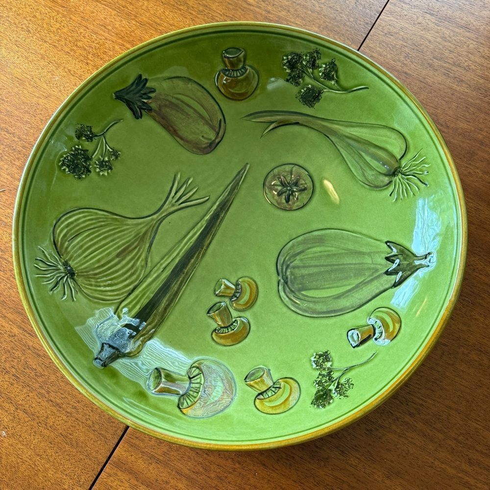 Vintage 1971 Los Angeles Potteries #514 Large 14.5” Pasta Bowl Raised Vegetables